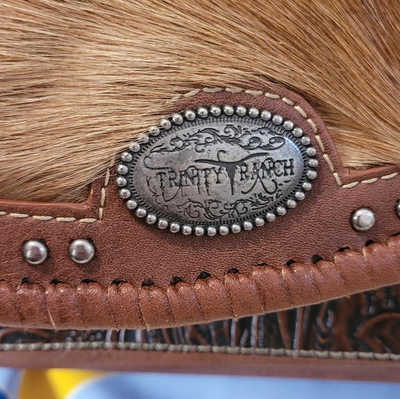 Trinity Ranch Crossbody 💛 - Picture 3 of 10